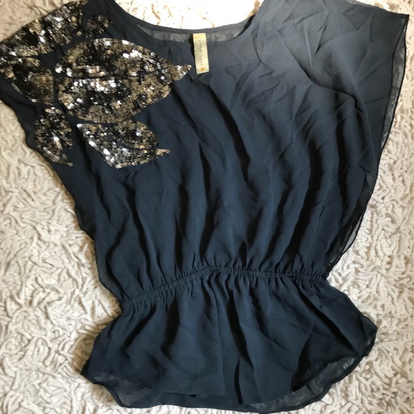 Small embellished top from Francesca's Boutique - Picture 2 of 3
